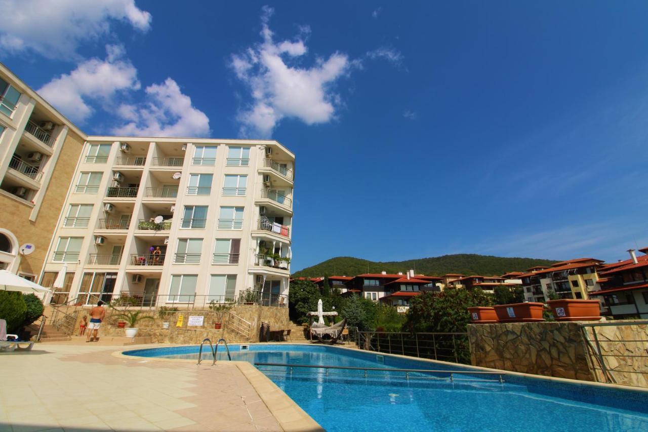 Menada Galateya Apartments Sveti Vlas Exterior foto